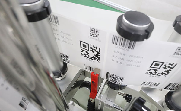 實時打印貼標機,貼標機設備,貼標機廠家,高臻智能